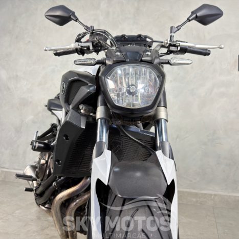 YAMAHA MT-07 700 ABS, Foto 6