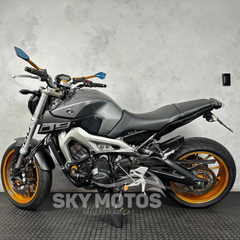 YAMAHA MT-09 850 , Foto 10