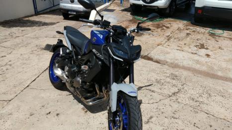 YAMAHA MT-09 850 ABS, Foto 2
