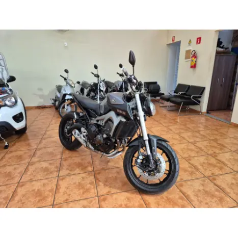 YAMAHA MT-09 850 ABS, Foto 2