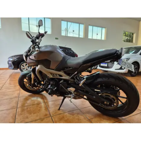 YAMAHA MT-09 850 ABS, Foto 4