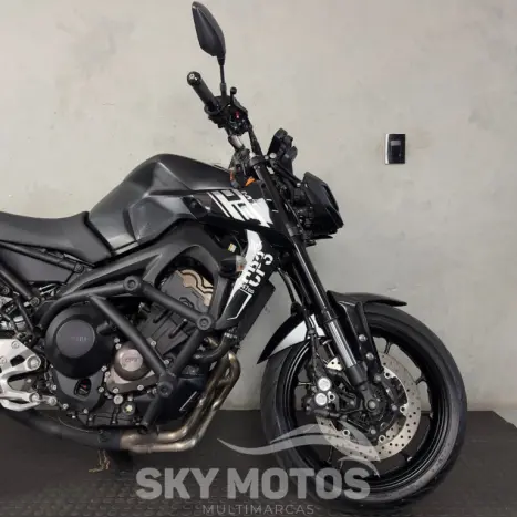 YAMAHA MT-09 850 ABS, Foto 3