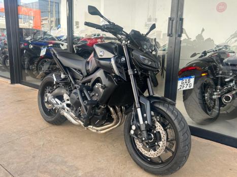 YAMAHA MT-09 850 ABS, Foto 2