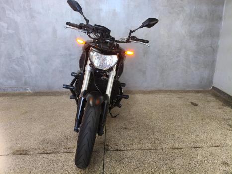 YAMAHA MT-09 850 ABS, Foto 2