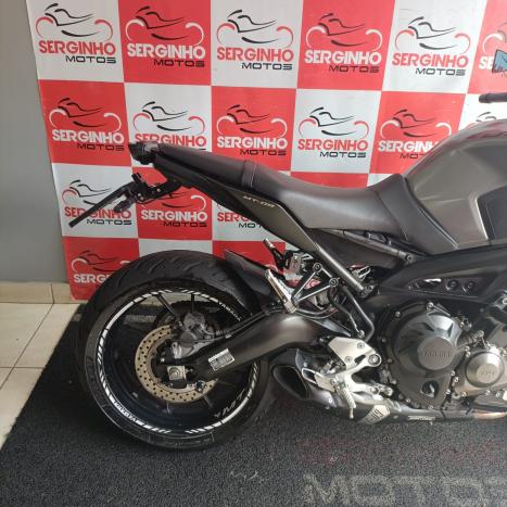 YAMAHA MT-09 850 ABS, Foto 3