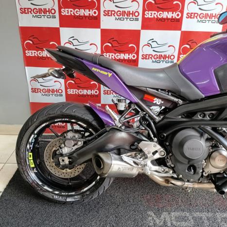 YAMAHA MT-09 850 ABS, Foto 2