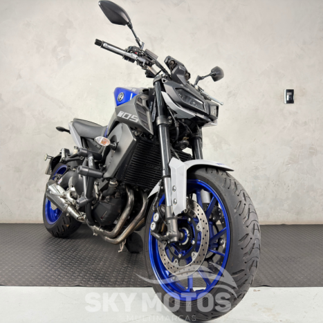 YAMAHA MT-09 850 ABS, Foto 2