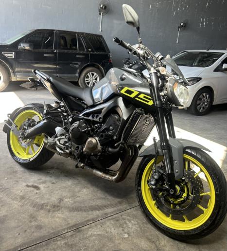 YAMAHA MT-09 850 ABS, Foto 1