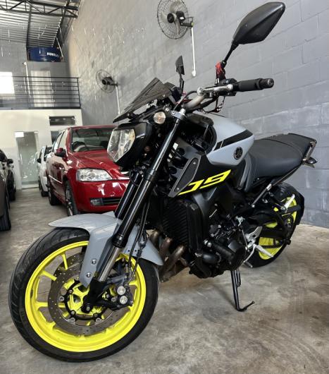 YAMAHA MT-09 850 ABS, Foto 4