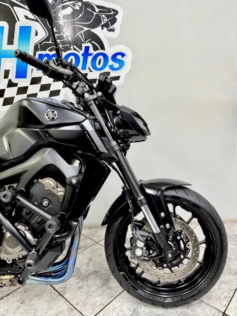 YAMAHA MT-09 850 ABS, Foto 2
