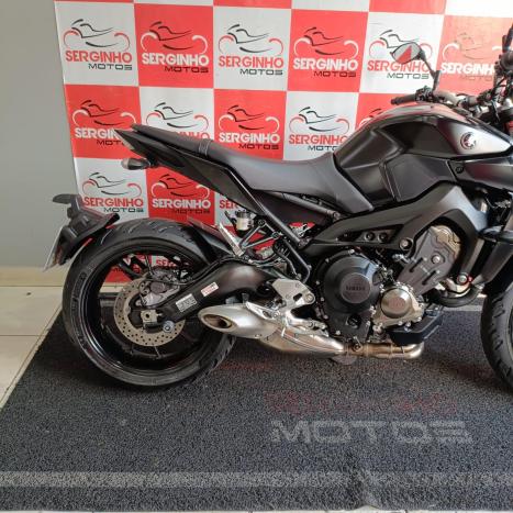 YAMAHA MT-09 850 ABS, Foto 2