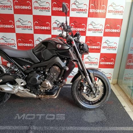 YAMAHA MT-09 850 ABS, Foto 4