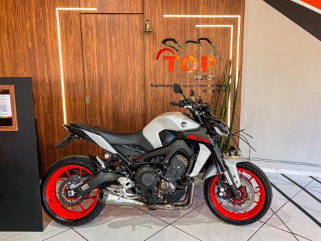 YAMAHA MT-09 850 ABS, Foto 1