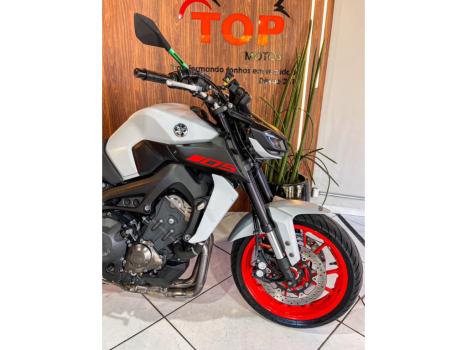 YAMAHA MT-09 850 ABS, Foto 2