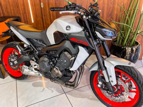 YAMAHA MT-09 850 ABS, Foto 3