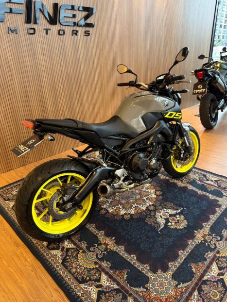 YAMAHA MT-09 850 ABS, Foto 3