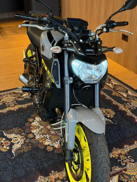 YAMAHA MT-09 850 ABS, Foto 4