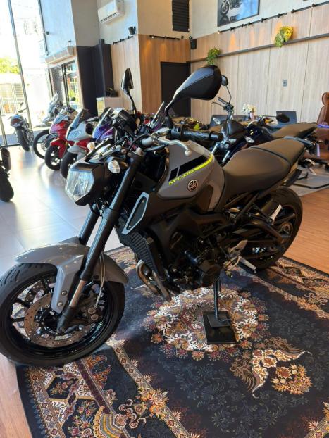 YAMAHA MT-09 850 ABS, Foto 2