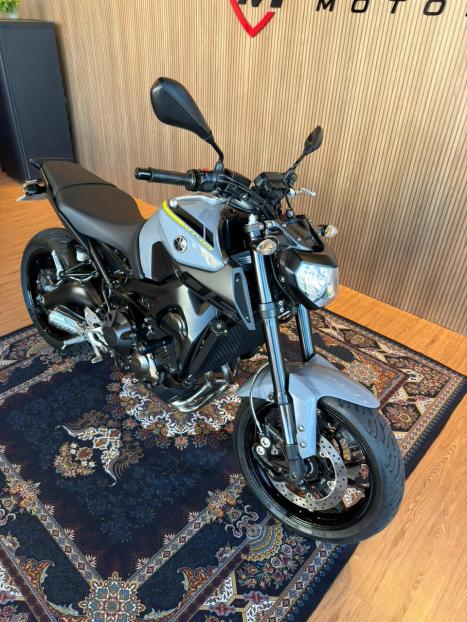 YAMAHA MT-09 850 ABS, Foto 7
