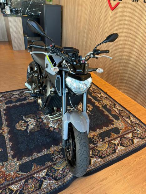 YAMAHA MT-09 850 ABS, Foto 8