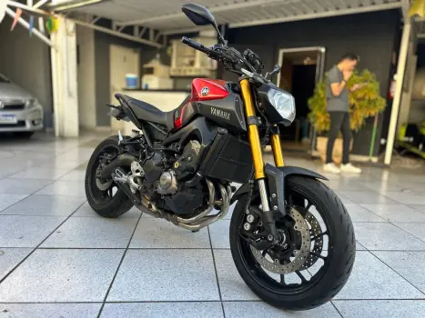YAMAHA MT-09 850 ABS, Foto 1
