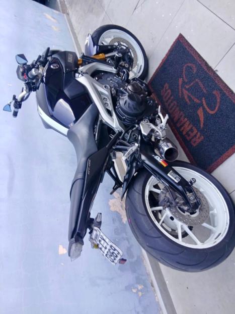 YAMAHA MT-09 850 ABS, Foto 2