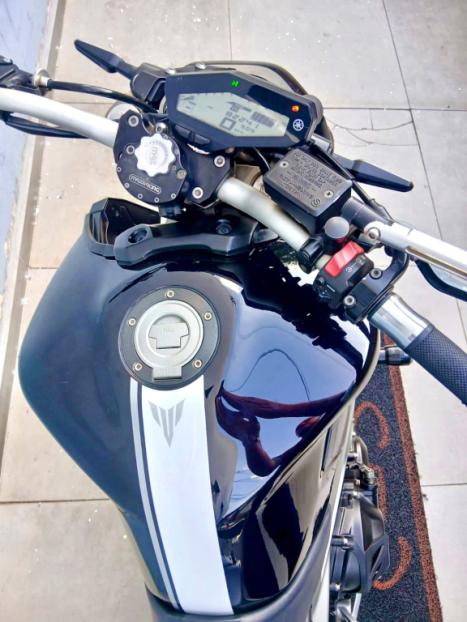 YAMAHA MT-09 850 ABS, Foto 3