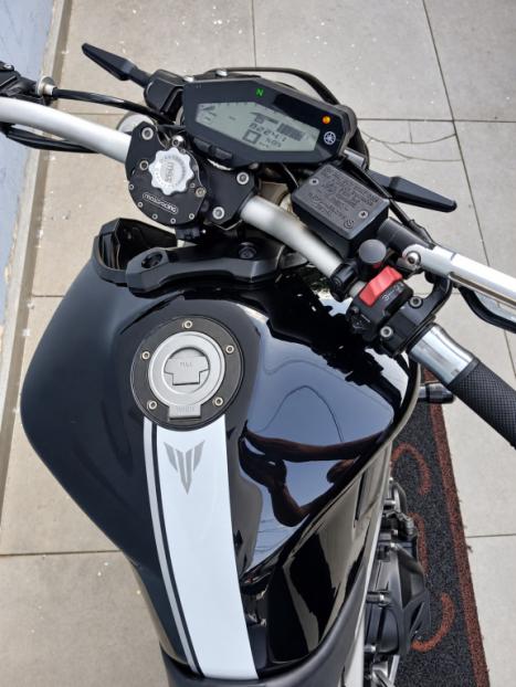 YAMAHA MT-09 850 ABS, Foto 2