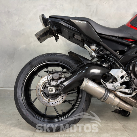 YAMAHA MT-09 850 ABS, Foto 2