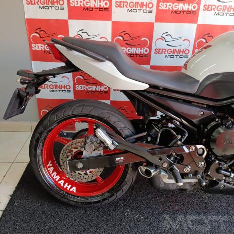 YAMAHA XJ6 600 F, Foto 3