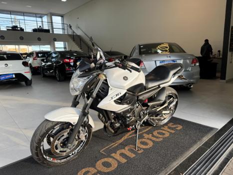 YAMAHA XJ6 600 N, Foto 2