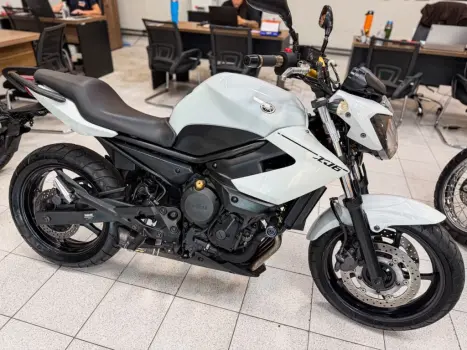 YAMAHA XJ6 600 N, Foto 3