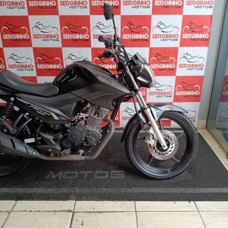 YAMAHA YBR 125 E, Foto 2