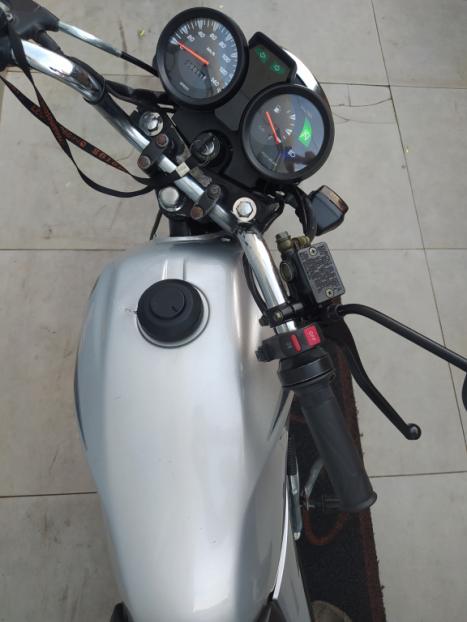 YAMAHA YBR 125 E, Foto 3