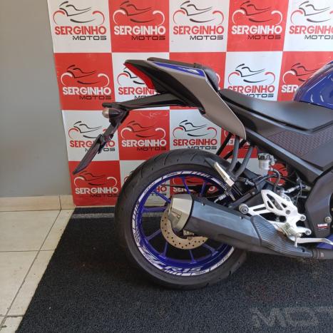 YAMAHA YZF R15 150 ABS, Foto 3