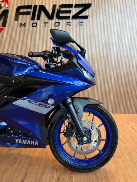 YAMAHA YZF R15 150 ABS, Foto 2