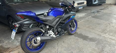 YAMAHA YZF R15 150 ABS, Foto 2