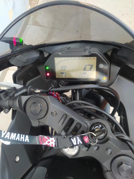 YAMAHA YZF R3 320 ABS, Foto 2
