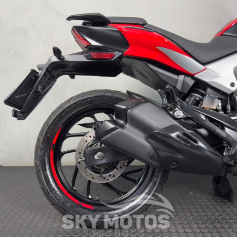 BAJAJ Dominar 200 , Foto 2