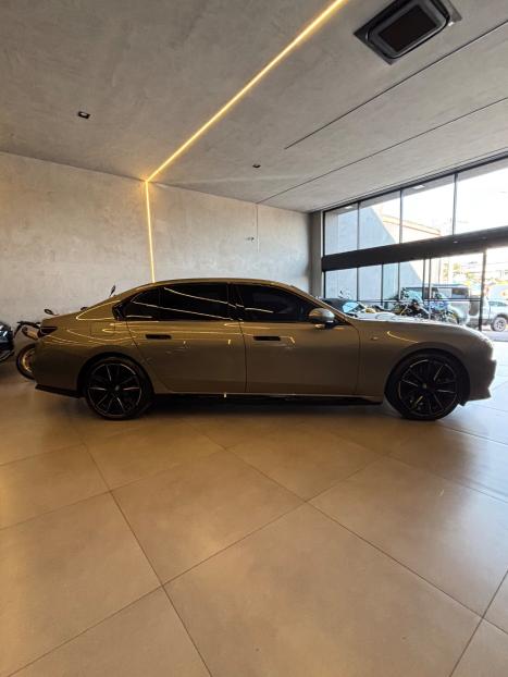 BMW I7 Eltrico Xdrive60 M Sport, Foto 3