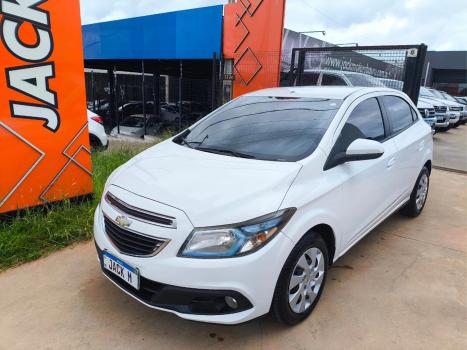 CHEVROLET Onix Hatch 1.4 4P FLEX LT, Foto 2