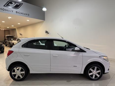 CHEVROLET Onix Hatch 1.0 4P FLEX LT, Foto 4