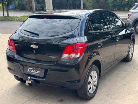 CHEVROLET Onix Hatch 1.0 4P FLEX LT, Foto 4