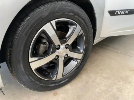 CHEVROLET Onix Hatch 1.4 4P FLEX LTZ, Foto 12