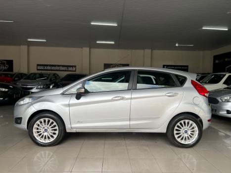 FORD Fiesta Hatch 1.6 16V 4P FLEX TITANIUM POWERSHIFT AUTOMTICO, Foto 3
