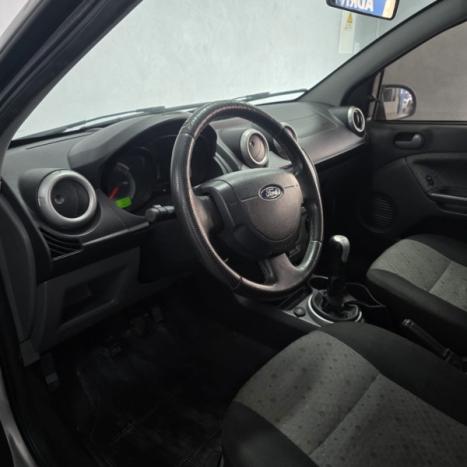FORD Fiesta Hatch 1.6, Foto 9