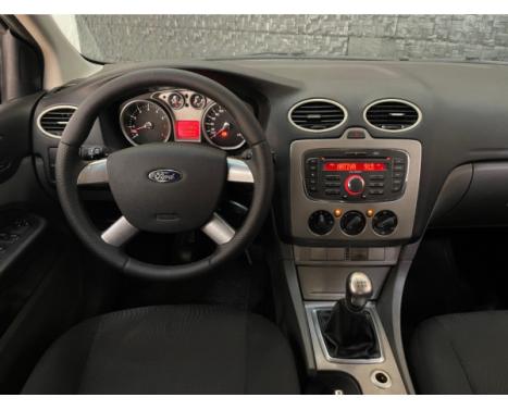 FORD Focus Hatch 1.6 4P GLX, Foto 8