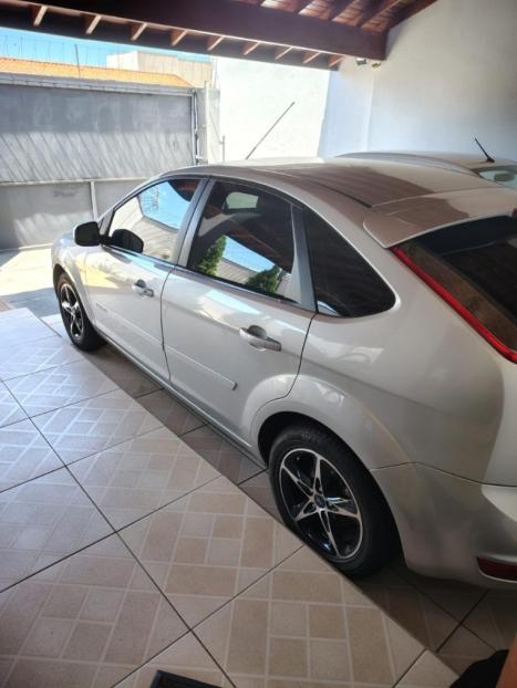 FORD Focus Hatch 1.6 16V 4P FLEX GL, Foto 3