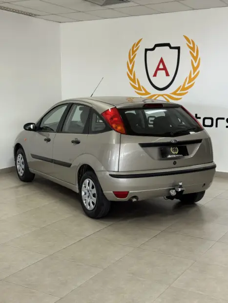 FORD Focus Hatch 1.6 16V 4P FLEX GL, Foto 4