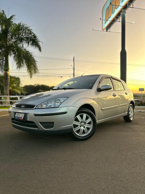 FORD Focus Hatch 1.6 4P GLX, Foto 5